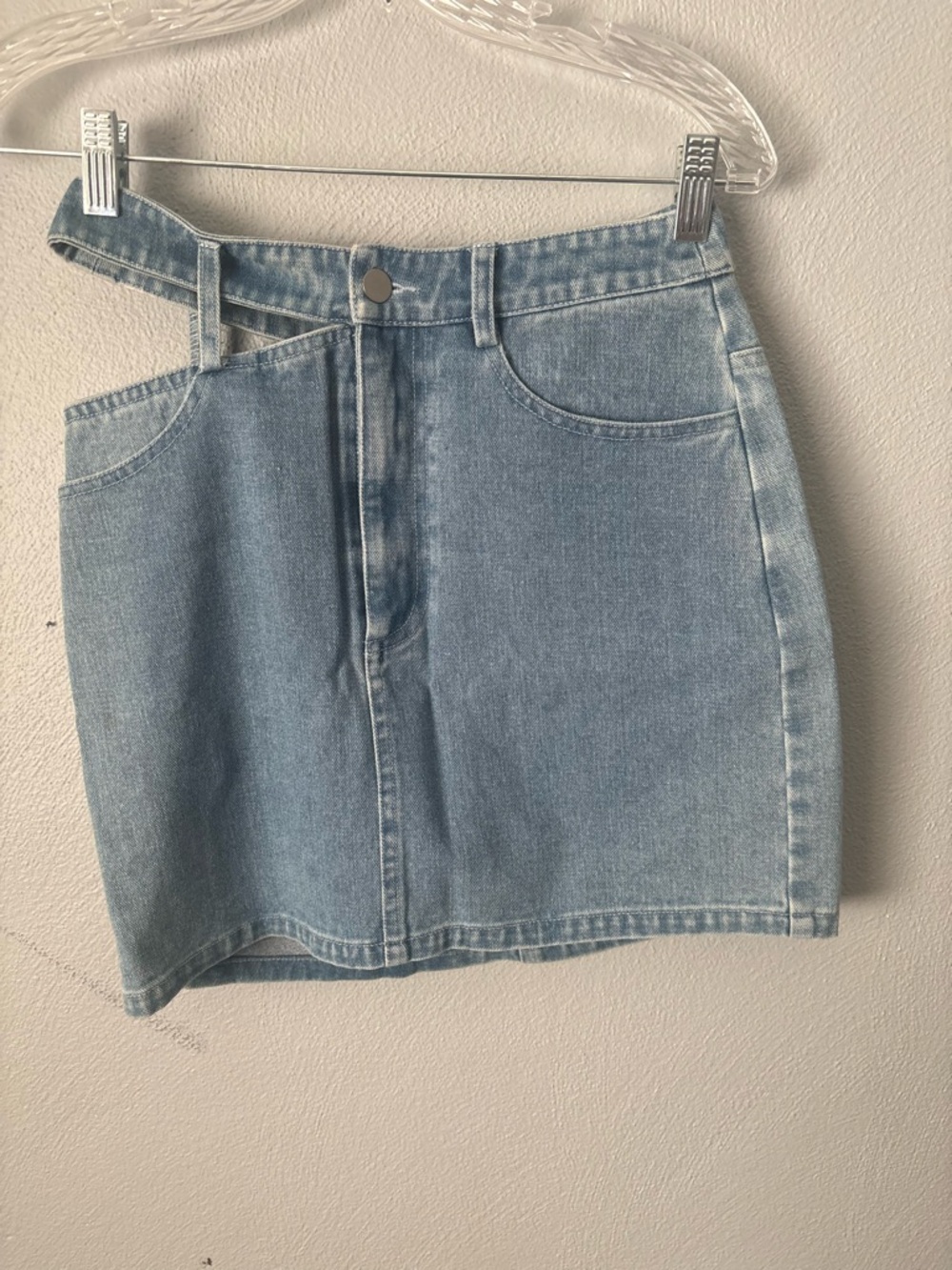 Le Lis Light Wash Denim Mini Skirt in Blue